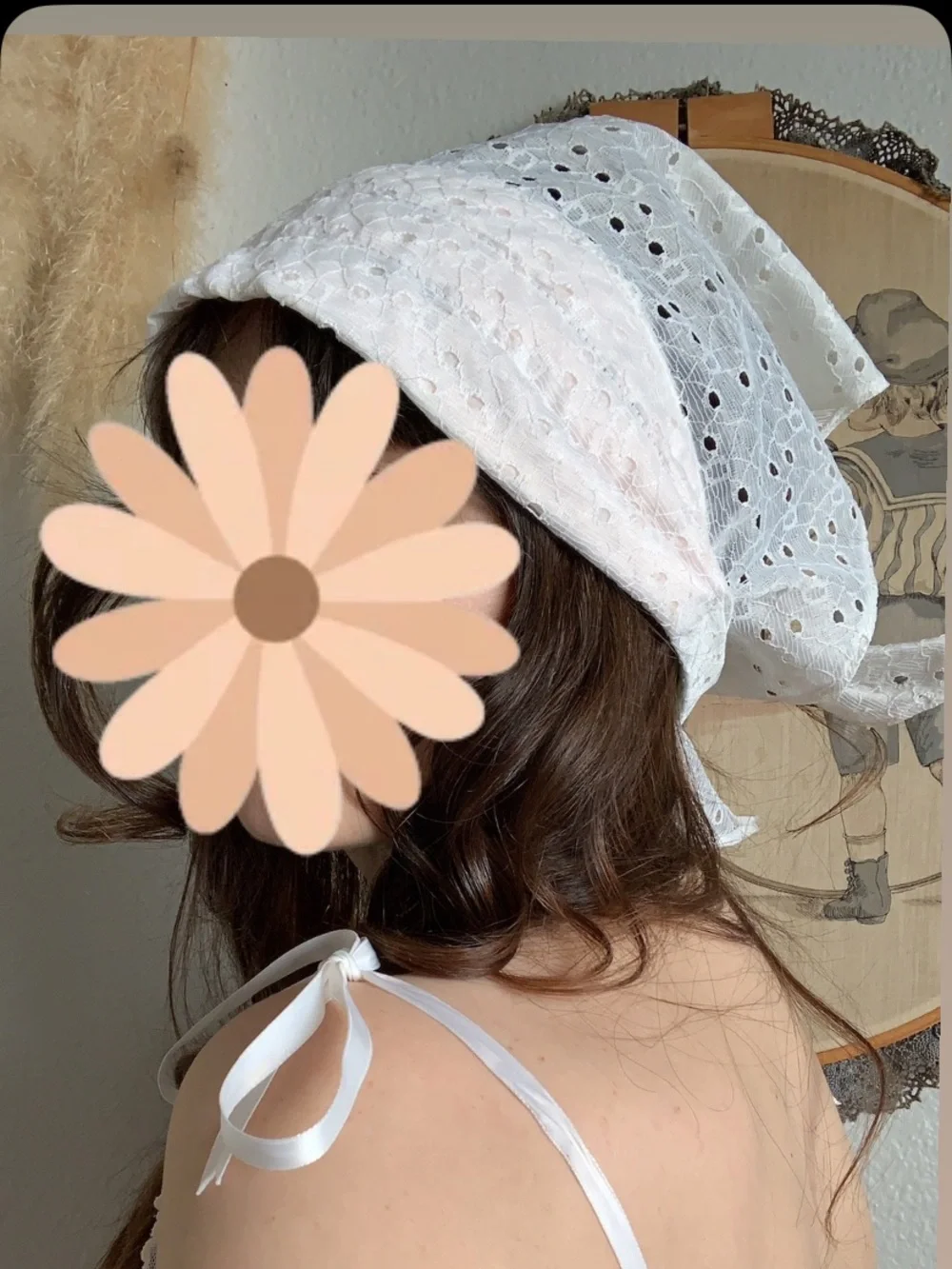 Vintage 70s white floral lace quilted headkerchief headscarf